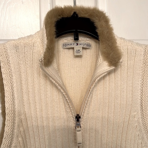 Tommy Hilfiger knit and fur Vest. - Picture 3 of 6